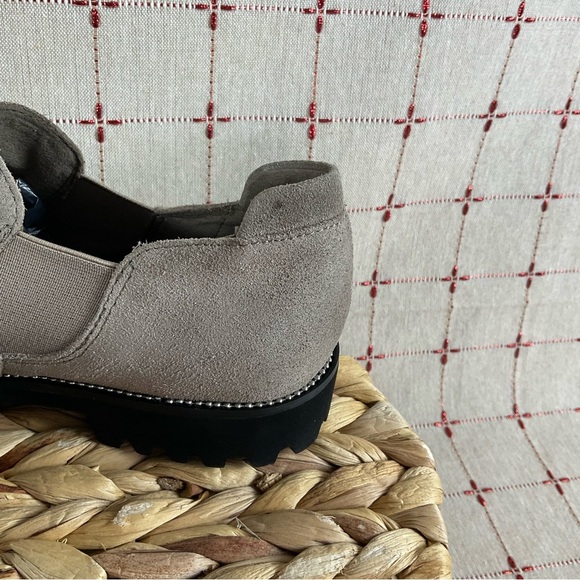 Blondo “Robin” Waterproof Beige Suede Flats Women’s Size 6 NWOT B6735 MSH - Picture 9 of 11